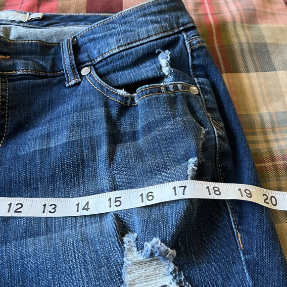 Distressed jeans - Picture 8 of 9